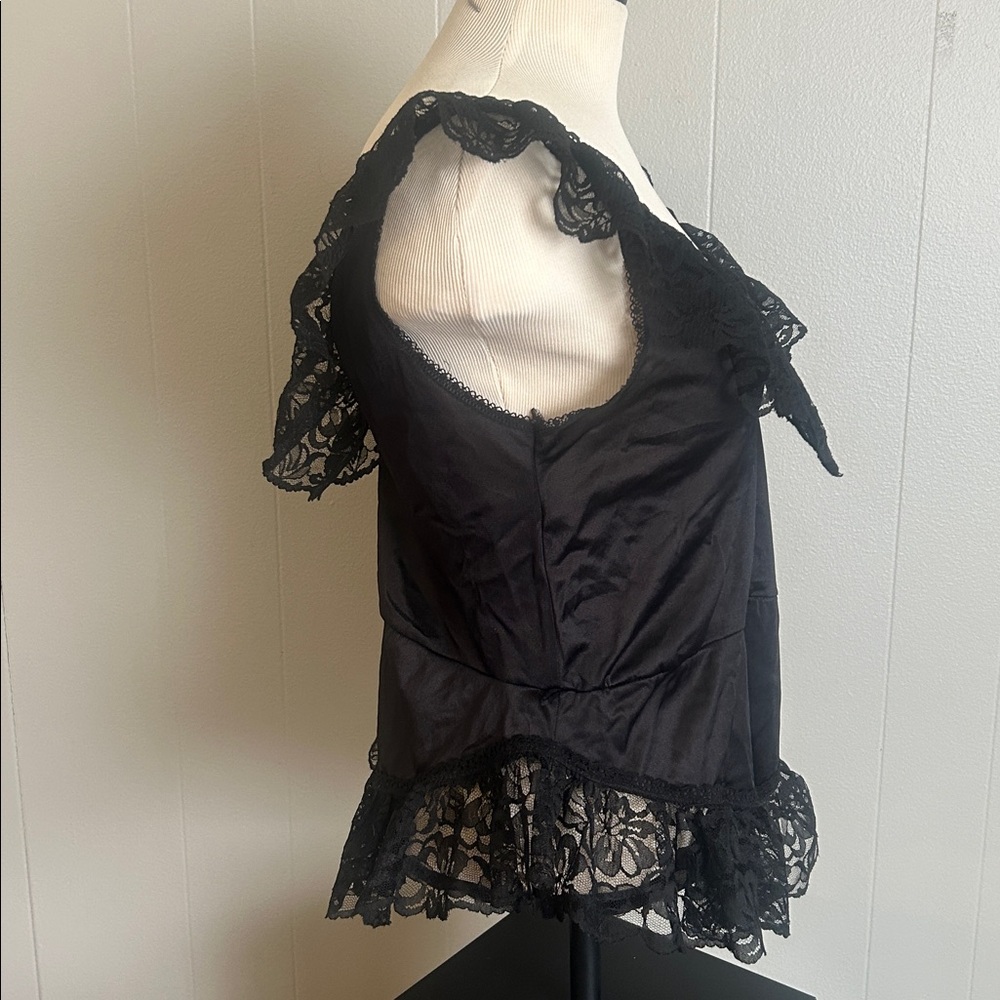 Beautiful, dainty Vintage black lingerie bodysuit adorned in lace - Picture 4 of 10